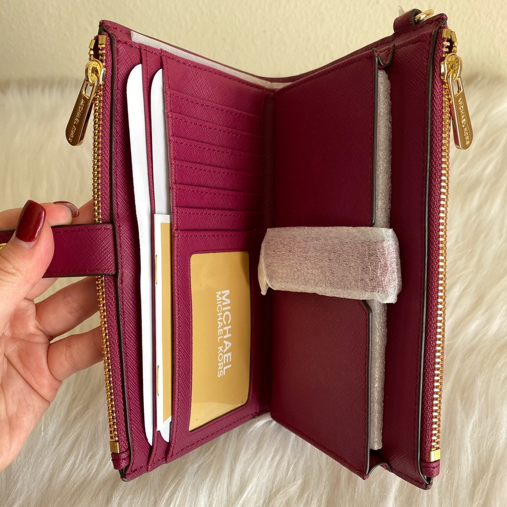 Michael Kors and wristlet set - Picture 8 of 8